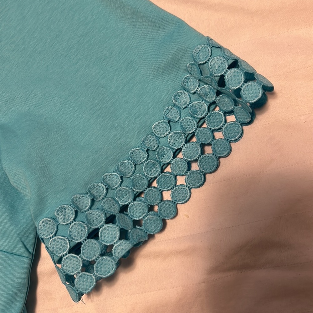 BNWT Talbots shirt with key hole neck closure and detailed sleeve. - Picture 2 of 3